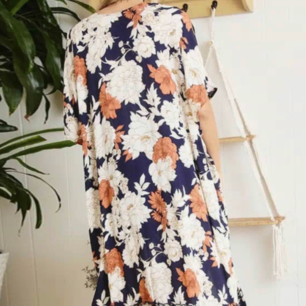 #78 SHORT SLEEVE FLORAL RUFFLE BOTTOM HEM CARDIGAN - Picture 2 of 4